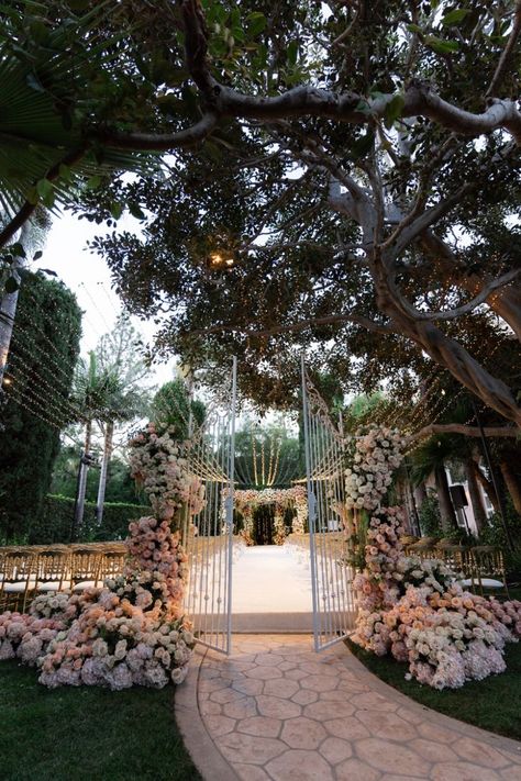 The Gates Of Peach Ombre Heaven Opened For This Beverly Hills Wedding Beverly Hills Hotel Wedding, Ceremony Entrance, Beverly Hills Wedding, Hills Wedding, Heaven's Gate, Luxury Party, Beverly Hills Hotel, Ceremony Ideas, A Sky