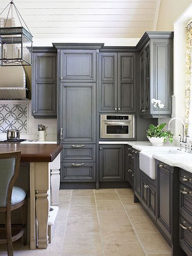 charcoal grey cabinets | I think these cabinets are GORGEOUS… | Flickr Charcoal Gray Kitchen Cabinets, Distressed Kitchen Cabinets, Distressed Kitchen, Серая Кухня, Grey Kitchen Designs, Dark Grey Kitchen, Oak Kitchen Cabinets, Refinish Kitchen Cabinets, Gray Cabinets