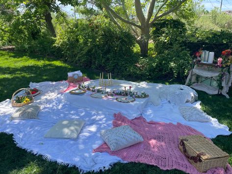 Vintage Picnic Party, Party At The Park, Party In The Park, Picnic Planning, Birthday Party At Park, Bebe Shower, Picnic Birthday Party, Park Birthday, Picnic Inspiration