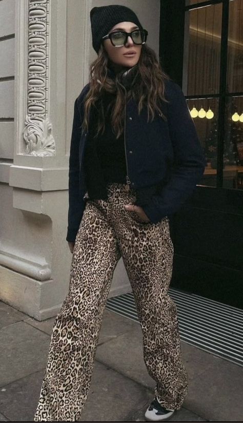 Printed Trousers Outfit, Leopard Jeans Outfit, Leopard Print Pants Outfit, Printed Pants Outfits, Elegantes Outfit Damen, Rok Outfit, Elegant Work Outfits, Chic Work Outfits Women, Work Outfits Women Office