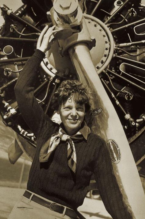 Amelia Earhart, a heroic character no one will forget. Her adventurous spirit matched a fashionable figure. She is definitely an icon to look up to, and be inspired by. Female Pilot, River Phoenix, Amelia Earhart, Vintage Aviation, Judy Garland, I'm With The Band, Great Women, A Plane, Famous Women