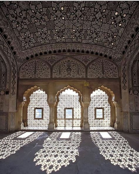 319 Likes, 4 Comments - 28 Kothi Jaipur (@28kothi) on Instagram: “Sheesh Mahal, Amber Fort. #KothiLife #Amer #Fort #PalaceOfMirrors #Windows #Architecture…” Sheesh Mahal, India Architecture, Mughal Architecture, Goa India, Travel Photography Inspiration, Indian Architecture, Fashion Photography Inspiration, Islamic Architecture, Beautiful Buildings