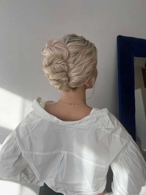 Easy Cute Bun, Chignon Hairstyle, Hair Couler, Pony Hairstyle, Cute Bun, Cute Bun Hairstyles, Elegant Hairstyle, Chignon Hair, Best Haircuts