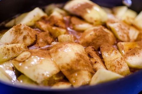 A blend of sweet and savory apple dessert, here's a copycat of your favorite Cracker Barrel's Fried Apples Recipe even beginner cooks can make at home! Stewed Apples Recipe, Apple Pie Filling Recipes, Homemade Apple Pie Filling, Organic Cooking, Pie Filling Recipes, Fried Apples, Blackstone Griddle, Cooked Apples, Homemade Apple Pies