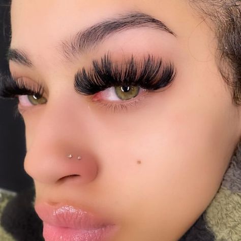 Frog Eyes Piercing, Two Nose Piercings, Double Nostril, Double Nostril Piercing, Frog Eyes, Pretty Piercings, Fancy Robes, Eyeliner Ideas, Best Lash Extensions