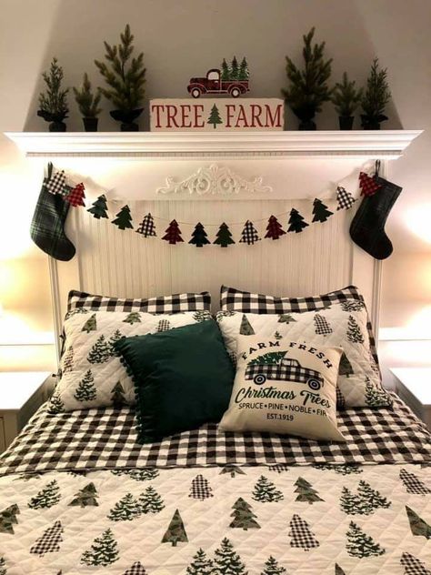 Christmas Bed Sheet Sets, Red And Green Christmas Bedroom Decor, Xmas Decor Aesthetic, Christmas Room Decor Ideas Bedrooms Easy, Christmas Theme Bedroom Ideas, Christmas Bedroom Simple, Bedroom Christmas Decor Ideas Diy, Xmas Room Ideas, Christmas Themed Bedroom Cozy