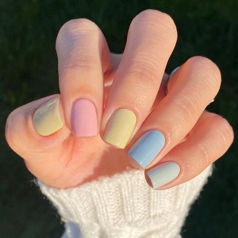 Easy Kids Nails, Best Summer Nail Designs, Multicoloured Nails, Different Nails, Two Color Nails, Nail Designs For 2023, Different Color Nails, Nail Paint Shades, Kids Nail Designs