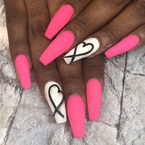 White Nail With Black Design, Pink White Valentine Nails, Matt Acrylic Nail Designs, Matte Black Valentines Nails, Hot Pink Black And White Nails, Xoxo Nails Designs, Nail Matte Colors, Pink And Black Valentines Day Nails, Pink And White Valentines Nails