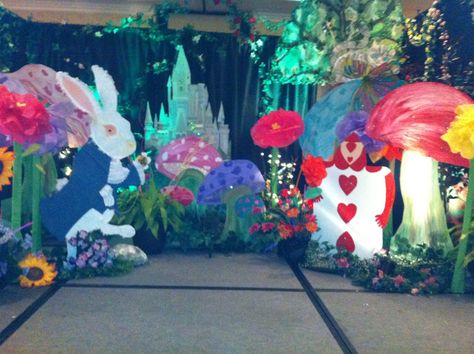 Alice in Wonderland theme Alice In Wonderland Photo Wall, Alice In Wonderland Themed Party, Halloween Alice In Wonderland, Wonderland Decorations, Alice In Wonderland Decorations, Alice In Wonderland Tea Party Birthday, Alice Tea Party, Mad Hatter Party, Dance Themes