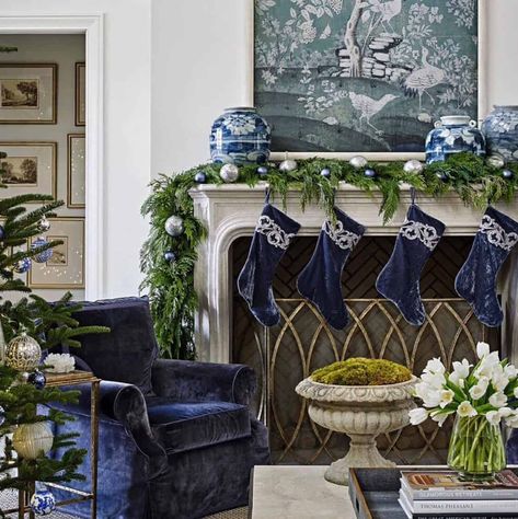 18 Of The Most Absolutely Stunning Christmas Mantel Decor Ideas White Christmas Mantle, Elegant Mantel, Blue Christmas Stocking, Chinoiserie Vases, Navy Blue Christmas, Blue And White Christmas, Chic Christmas Decor, Rustic Mantel, Mantel Design