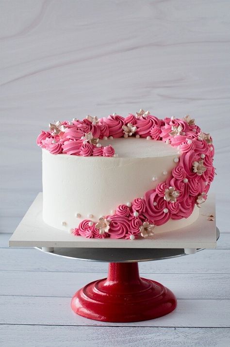 10 Inch Round Cake, Large Wedding Cake, Small Birthday Cake, Chocolate Cake With Pink Roses, Pastries Desserts, Cake For Birthday, Large Wedding Cakes, Small Birthday Cakes, Carlos Bakery