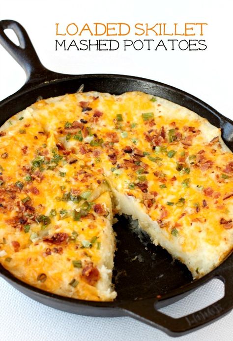 Crispy on the bottom, creamy on the inside and a cheesy, bacon-filled topping! Cast Iron Skillet Cooking, Iron Recipes, Iron Skillet Recipes, Potato Toppings, Skillet Cooking, Cooking Bacon, Cast Iron Skillet Recipes, Potato Recipes Side Dishes, Cast Iron Recipes