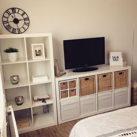 Kallax Ikea Bedroom, Kallax Living Room Tv Stands, Kallax Styling Bedroom, Kallax Ikea Ideas Bedrooms, Kallax Living Room, Kallax Ikea Ideas Inspiration, Kallax Bedroom, Kallax Inspiration, Ikea Kallax Ideas