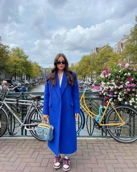 Chic Work Outfit, Girl Streetwear, Thick Jacket, Long Overcoat, Blue Coat, Belted Trench Coat, Instagram Outfits, Outfit Inspo Fall, Coat Fashion