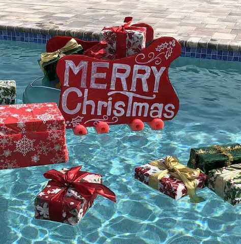 Pool Patio Christmas Decor, Christmas Pool Party Ideas, Christmas In July Aesthetic, Pool Christmas Decorations, Christmas Pool Decor, Christmas Pool Decorations, Christmas In July Pool Party Ideas, Christmas In July Pool Party, Summer Christmas Aesthetic