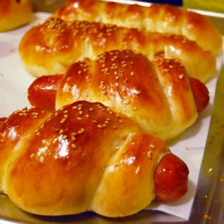 Chinese Bakery Style Hot Dog Buns Recipe - (4.6/5) Chinese Baking, Pecan Pie Pound Cake, Asian Bread, Hot Dog Buns Recipe, Chinese Bakery, Cheese Wraps, Pineapple Bun, Buns Recipe, Hot Dog Recipes