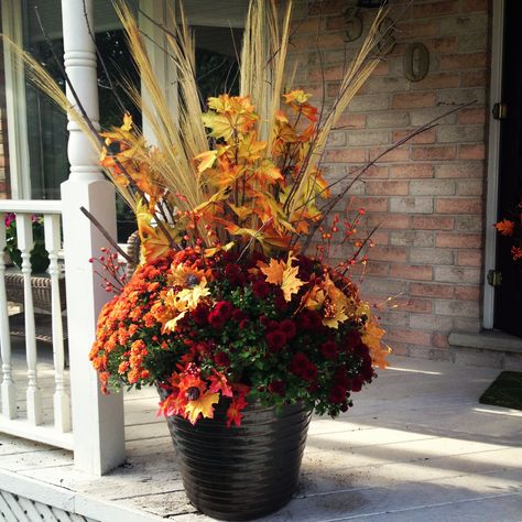 Fall planter for under $20! Dollar store fake leaves, and backyard branches added to your supermarket mums.  Makes one prefect seasonal planter. Container Arrangements, Fall Container Plants, Fall Pots, Front Porch Flowers, Fall Container Gardens, Porch Flowers, Winter Planter, Fall Containers, Fall Planters