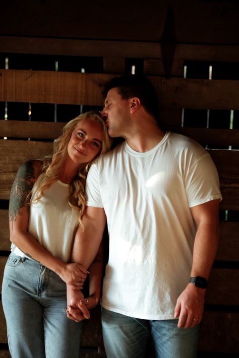 90s photoshoot white tee blue jeans southern photo White Tee And Jeans Photoshoot Couple, Jeans Couple Photoshoot, Timeless Photoshoot, Couple Graduation Pictures, Jeans And White Shirt, Couple Graduation, 90s Photoshoot, Engagement Pics, Bible Study Notes