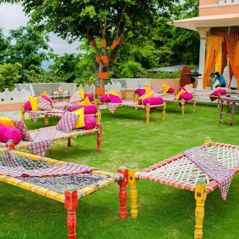 Haldi Decoration Ideas, Haldi Ceremony Decorations, Mehendi Decor Ideas, Mehendi Decor, Mandap Decor, Desi Wedding Decor, Marriage Decoration, Wedding Planning Decor, Mehndi Decor