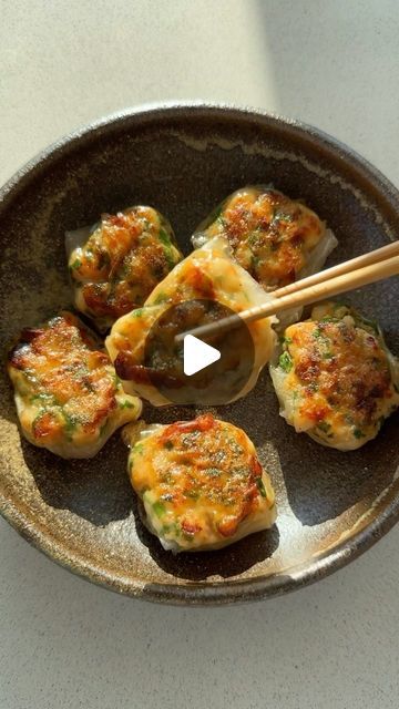 Samah Lakha on Instagram: "Crispy Prawn and Chive Dumplings   This is one of the most delicious things I’ve made recently and it’s super easy to make with rice paper instead of a classic dumpling wrapper.   RECIPE (makes 6 dumplings, serves 1; scale up as needed):  150g prawns, finely chopped 3 tbsp chives, finely chopped  1/2 garlic clove, minced  Small knob of ginger, minced  1 tsp sesame oil 1 tsp soy sauce  1 tsp cornflour  Pinch of salt & pepper   3 rice paper sheets  Olive oil   Dipping sauce: 2 tbsp soy sauce 1 tsp rice vinegar or black vinegar  1 tsp chilli oil (@tonkotsu.ramenbar #gifted)  1. Stir together the prawns, chives, garlic, ginger, sesame oil, soy sauce, cornflour, salt and black pepper.  2. Dip a sheet of rice paper into room temperature water for a few seconds until be Dumpling Wrapper Recipe, Olive Oil Dipping Sauce, Chive Dumplings, Rice Paper Recipes, Prawn Dumplings, Dumpling Wrapper, Black Vinegar, Prawn Dishes, Chilli Oil