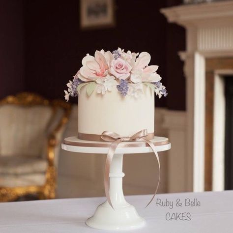 Wedding Cake Spring, Single Tier Wedding Cake, Wedding Cakes One Tier, Cake Spring, One Tier Cake, Belle Cake, Single Tier Cake, Spring Wedding Cake, Pretty Wedding Cakes