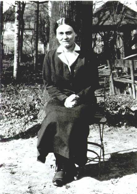 August 9: Edith Stein (St. Teresa Benedicta de la cruz) St Edith Stein, Carmelite Saints, Edith Stein, World Youth Day, St Teresa, Saint Teresa, Christian Traditions, Saint Quotes, John The Baptist