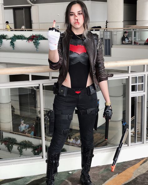 IG: @Nishii.Cosplay  Fem!Red hood  #jasontodd #cosplay #batman #redhood Red Hood Genderbend, Jason Todd Halloween Costume, Red Hood Dc Cosplay, Female Batman Cosplay, Female Dc Cosplay, Batgirl Inspired Outfit, Red Hood Costume Women, Fem Jason Todd Cosplay, Red Hood Cosplay Female