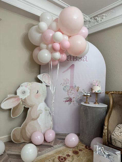 Bunny Birthday Party Decorations, Baby Shower Images, Bunny Birthday Party, Bear Baby Shower Theme, Idee Babyshower, Baby Birthday Decorations, Disney Birthday Party, Baby Birthday Themes, Baby Shower Deco