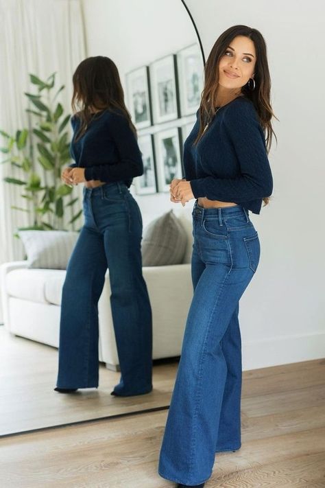 Sweater Wide Leg Pants Outfit, Long Wide Leg Jeans Outfit Winter, Ankle Jeans Winter Outfit, Wide Leg Jeans With Sweater, Wide Leg Pants And Boots, Fall Outfits Wide Leg Jeans, High Waisted Wide Leg Jeans Outfit, Black Wide Leg Jeans Outfit, Wide Leg Jeans Outfit Fall