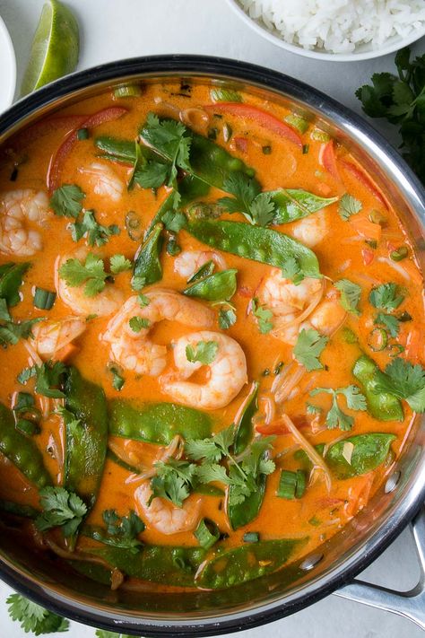 Made with prawns, coconut milk, Thai curry paste and plenty of vegetables, this Thai red prawn curry is a healthy and well-balanced meal. Prawn Coconut Curry, Healthy Curry Recipe, Healthy Curry, Red Thai Curry, Curry In A Hurry, Thai Curry Paste, Red Thai, Prawn Curry, Curry Shrimp