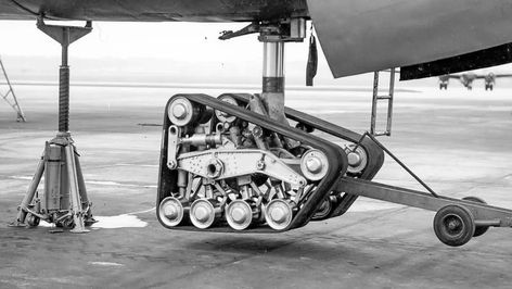 Plane Engine, Avro Vulcan, Aircraft Images, Plane Spotter, Commercial Plane, Us Military Aircraft, Delta Wing, Aircraft Mechanics, Ground Effects