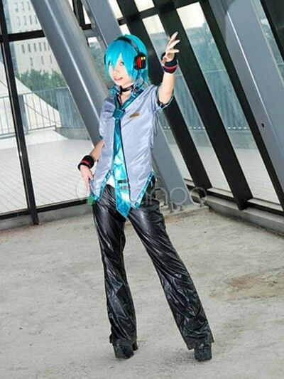 Hatsune Miku Halloween, Miku Halloween, Vocaloid Cosplay, Miku Cosplay, Cosplay Boy, Disney Halloween Costumes, Holiday Costumes, Cosplay Characters, Family Costumes