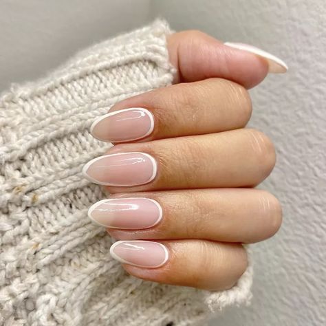 Outline Nails, Neutral Nail Art Designs, Neutral Nails Acrylic, Neutral Nail Art, Neutral Nail Designs, Oval Shaped Nails, Natural Looking Nails, Bridesmaids Nails, Cute Summer Nail Designs