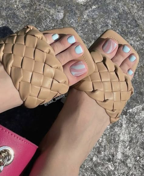 French Nails Feet Design, Summer Toes Designs, Spring Toenail Colors, Nude Toe Nails, Nude Pedicure, Cute Pedicure Ideas, Nails Polish Designs, Trendy Pedicure, Simple Toe Nails