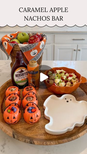 Kelsi Savage on Instagram: "🍏 Caramel Apple Nacho Bar 🍏⁣ ⁣ Here’s a fun and easy way to serve caramel apples for fall!! I chopped up some apples, set out some caramel and chocolate drizzle, and some delicious toppings! Everyone can customize their caramel apple nachos! Save this for after you go apple picking this season!⁣ .⁣ .⁣ .⁣ .⁣ #caramelapples #fall #fallvibes #falltreats #fallinspo #halloween #halloweenvibes #trickortreat #halloweentreats #spookyseason #spookyszn" Halloween Nacho Bar, Apple Nacho Bar, Caramel Apple Nachos, Apple Nachos, Nacho Bar, Halloween Movie Night, Halloween Party Snacks, Halloween Food Treats, Winner Winner Chicken Dinner