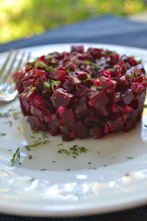 Beet Tartare Close-Up Beet Tartare, Tartare Recipe, Michelin Food, Beetroot Recipes, Beet Salad Recipes, Beet Recipes, Roast Chicken Recipes, Vegan Appetizers, Vegan Dishes