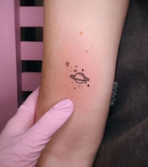 Miniature Tattoos, Planet Tattoo, Saturn Tattoo, Planet Tattoos, Inspiration Tattoos, Bff Tattoos, Cute Small Tattoos, Small Hand Tattoos, Discreet Tattoos