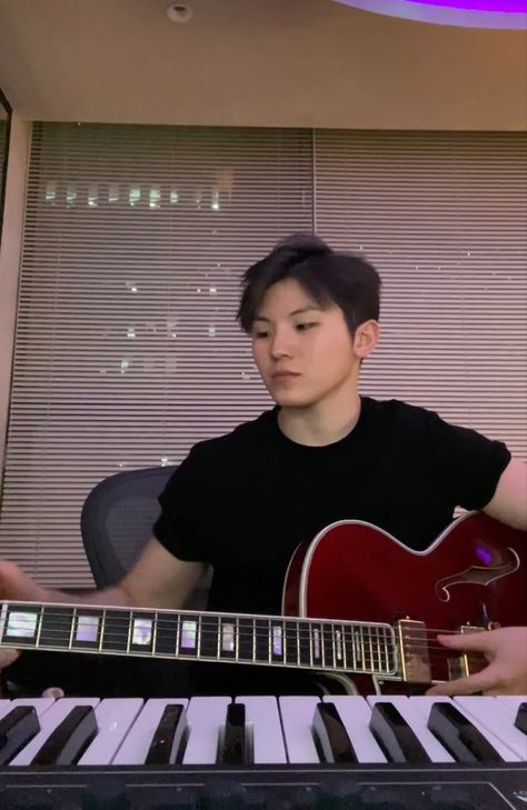 Woozi Guitar, Woozi Boyfriend Material, Jihoon Seventeen, Woozi Seventeen, Lee Jihoon, Boyfriend Photos, My Kind Of Love, Bare Face, Team Leader