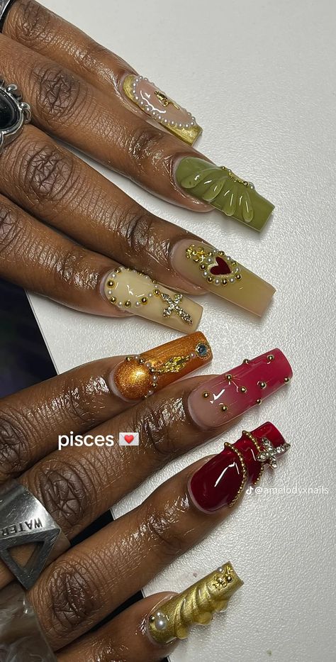 Earthcore Nails, Nails Pisces, Nails Maximalist, Nails Junk, Pisces Nails, Earth Nails, Maximalist Nails, Nail Aesthetic, Junk Nails