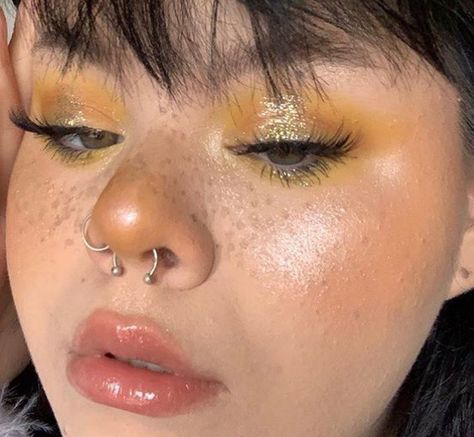 Lemon Meringue Makeup Look, Yellow Grunge Makeup, Lemon Meringue Makeup, Yellow Alt Makeup, Light Yellow Makeup, Bee Makeup Look, Eyeshadow 2023, Tsou Concert, Bachelorette Glam