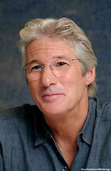 Richard Gere 50s Hairstyles Men, Medium Length Mens Haircuts, Older Men Haircuts, Older Mens Hairstyles, 50 Year Old Men, Old Man Fashion, Men Over 50, Richard Gere, Cindy Crawford