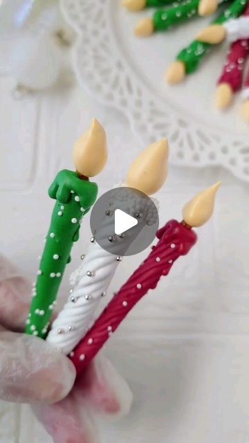 Edible Candles, Meringue Recipe, Decorating Videos, Swiss Meringue, Meringue Cookies, Christmas Food Desserts, Christmas Sweets, Iced Cookies, Christmas Snacks