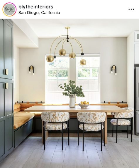 Seating In Kitchen, Banquette Seating In Kitchen, Banquet Seating, Built In Banquette, Kitchen Banquette, Neoclassical Interior, Kitchen Seating, Dream Kitchens, Banquette Seating