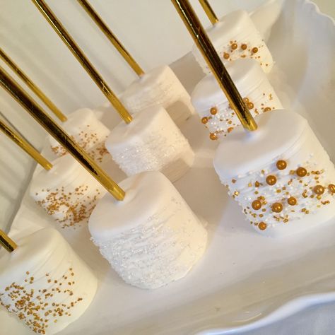 Gold And White Dessert Table Ideas, White Chocolate Covered Marshmallows, Chocolate Cover Marshmallow, First Communion Treats Dessert Tables, White Party Dessert Table, Bautizo Dessert Table, Wedding Marshmallows, All White Dessert Table, Confirmation Desserts