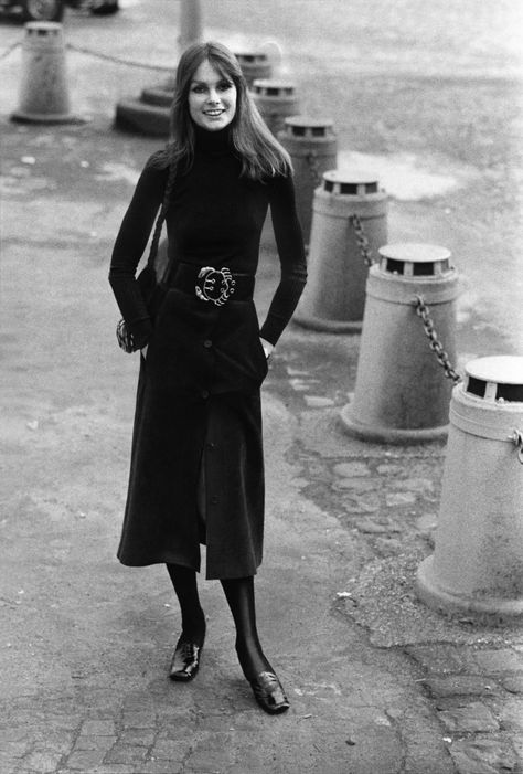 51 Throwback Celebrity Looks To Inspire Your Winter Wardrobe | British Vogue Vintage Winter Outfits, 70s Mode, Winter Mode Outfits, Jean Shrimpton, Anna Karina, Boho Mode, 60s 70s Fashion, Jeanne Damas, Skirt With Buttons