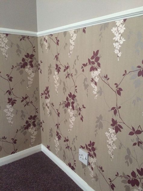 Wall design Paint & wallpaper with dado rail Half Painted Half Wallpaper Wall Bedroom, Wall Half Wallpaper Half Paint, Half Paint Half Wallpaper Wall, Wallpaper Chair Rail, Wallpaper Hallways, Half Wallpaper Half Paint, Dado Rail Living Room, Dado Rail Hallway, Hallway Wallpaper Ideas