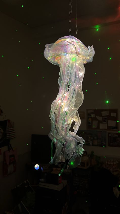 Jellyfish Hanging Lights, Diy Jelly Fish Lantern, Jellyfish Ceiling Decor, Jellyfish Bedroom Decor, Jellyfish Lights Diy Hanging Lamps, Jellyfish Hanging From Ceiling, Jellyfish Themed Bedroom, Diy Jellyfish Lamp, Hanging Jellyfish Decor