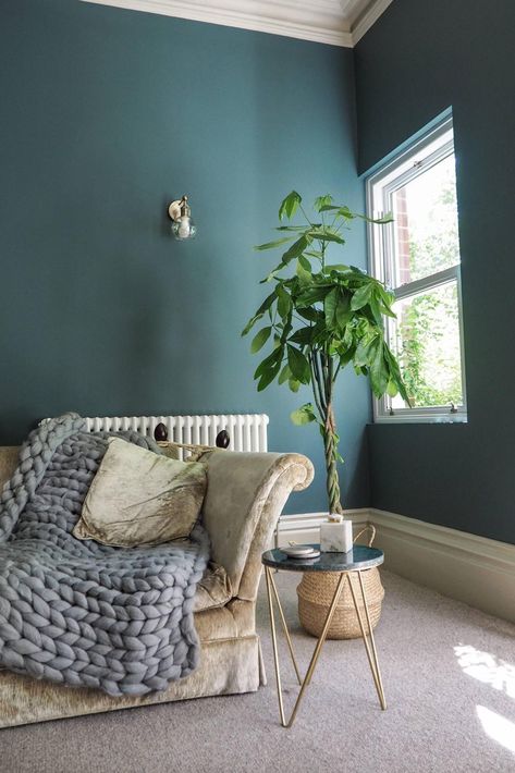 Inchrya Blue Peacock Green Living Room, Guest Playroom, Teal Living Room Color Scheme, Teal Walls Living Room, Dark Teal Living Room, Farrow And Ball Living Room, Teal Living Room, Marble Tables Living Room, Teal Rooms