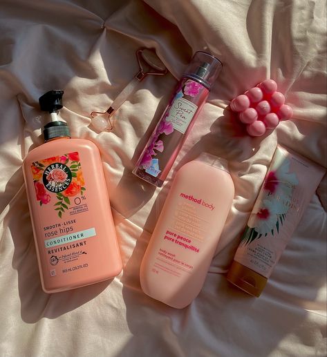 Hibiscus scent, method body wash, peony method body wash, herbal essences rose conditioner, peony perfume, pink aesthetic, girly aesthetic, feminine aesthetic, girly, floral scents 2023, how to smell good, how to smell good all day long, how to smell floral, how to smell floral 2023 Scent Combos Hygiene Floral, How To Smell Floral All Day, Best Smelling Body Wash For Women, Floral Scent Combo, Method Body Wash Aesthetic, How To Smell Floral, How To Smell Like Flowers, How To Smell Like Roses, Perfume Pink Aesthetic