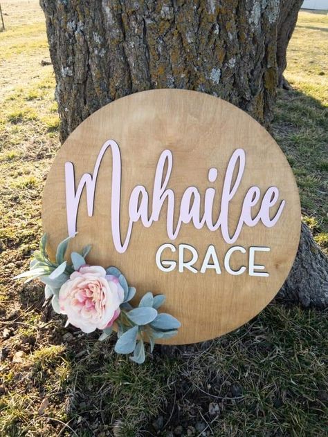 Newborn Door Hanger, Floral Name Sign, Newborn Details, Crib Mobile Girl, Sign With Flowers, Flower Nursery Decor, Match Font, Hospital Door Hangers, Newborn Announcement